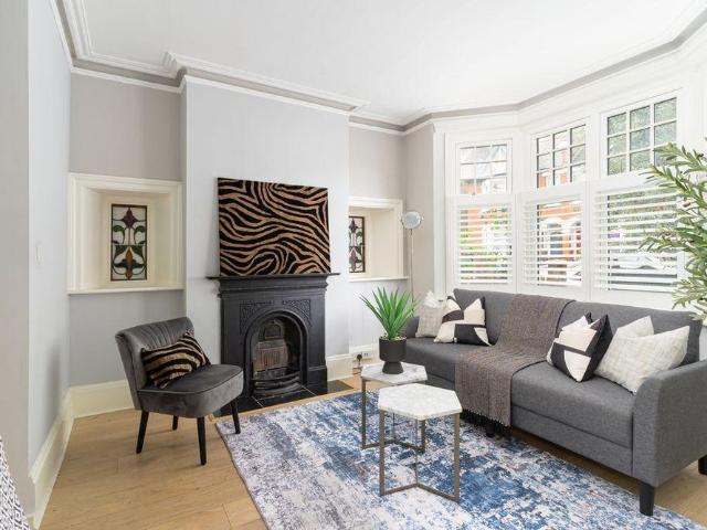 4 bedroom terraced house to rent