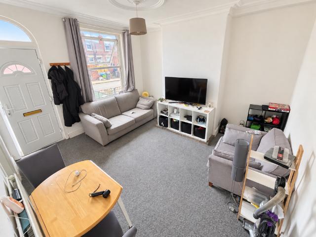 4 bedroom terraced house to rent