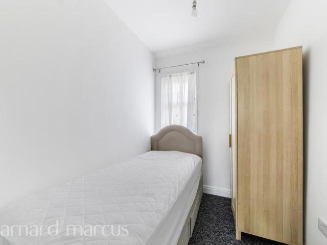 4 bedroom terraced house to rent