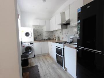 4 bedroom terraced house to rent