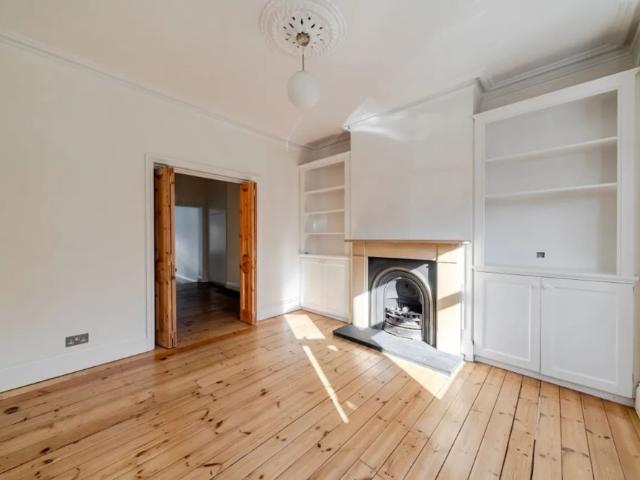 4 bedroom terraced house to rent