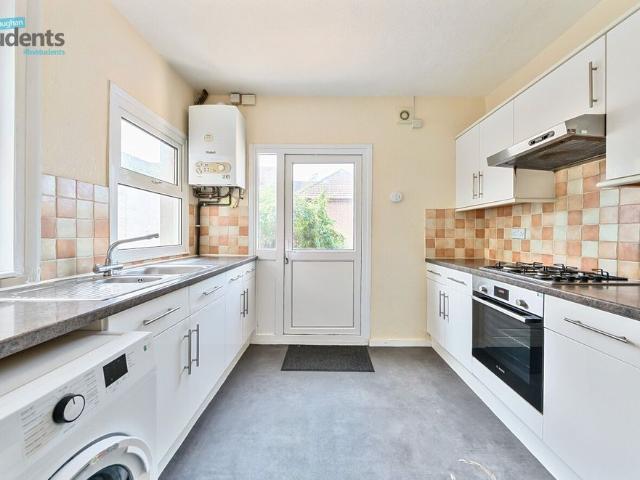 4 bedroom terraced house to rent