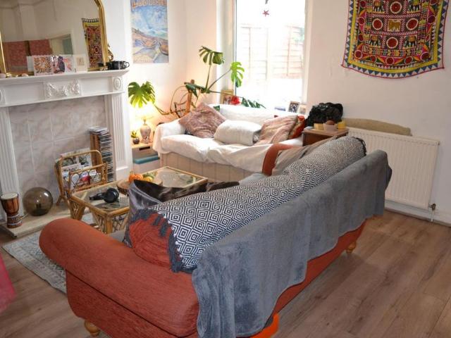 4 bedroom terraced house to rent