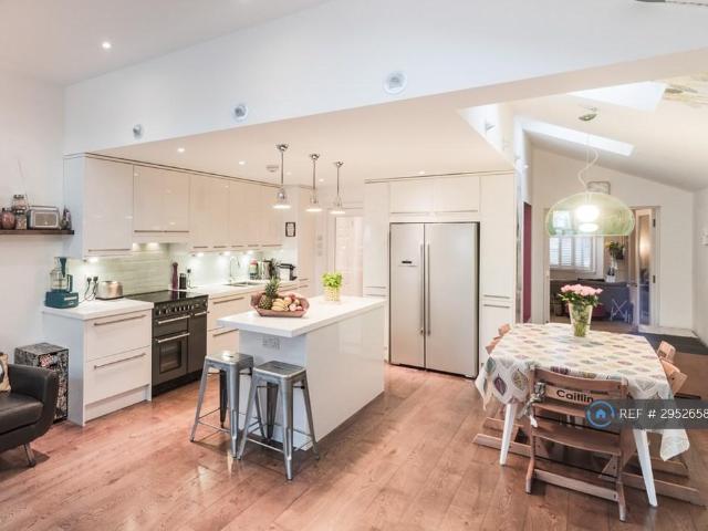 4 bedroom terraced house to rent