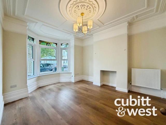 4 bedroom terraced house to rent