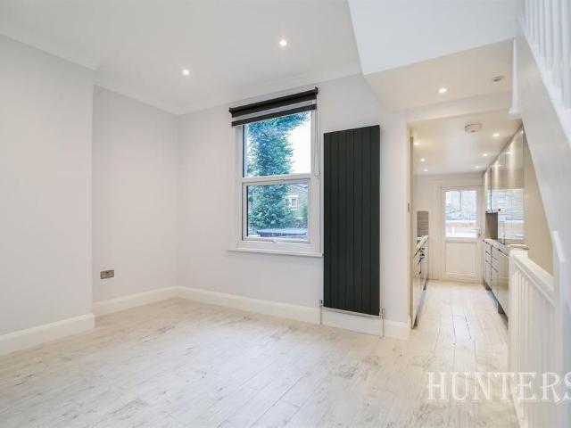 4 bedroom terraced house to rent