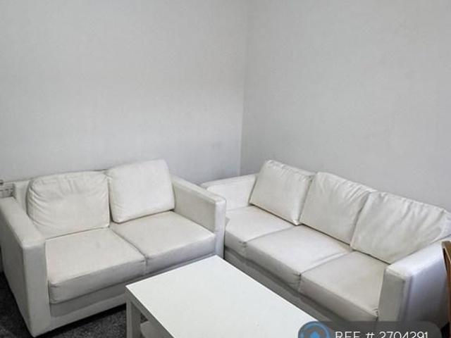 4 bedroom terraced house to rent