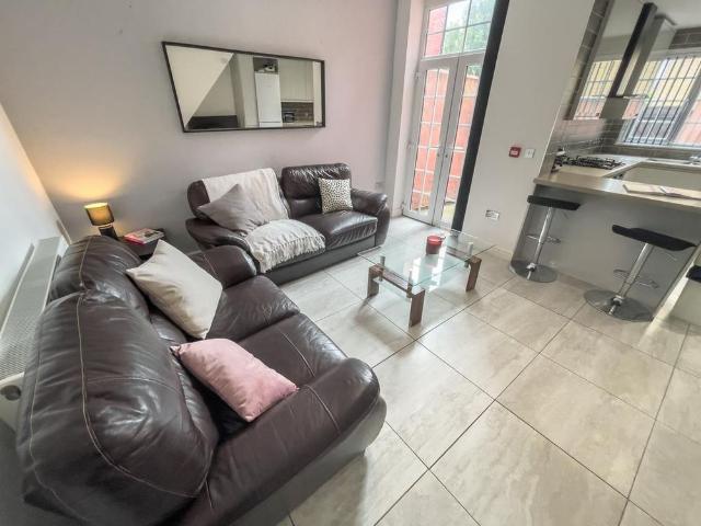 4 bedroom terraced house to rent