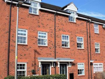 4 bedroom terraced house to rent