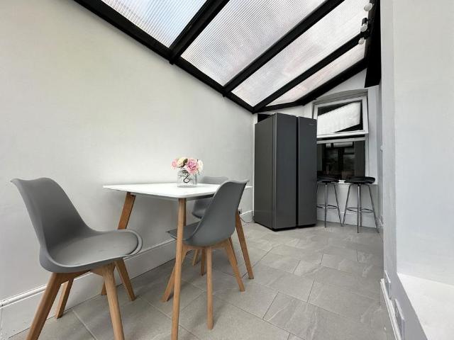 4 bedroom terraced house to rent