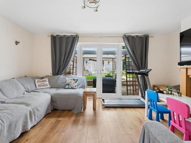 4 bedroom terraced house to rent