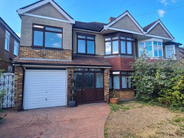 4 bedroom terraced house to rent