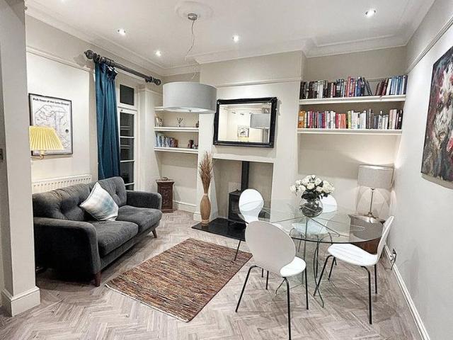 4 bedroom terraced house to rent