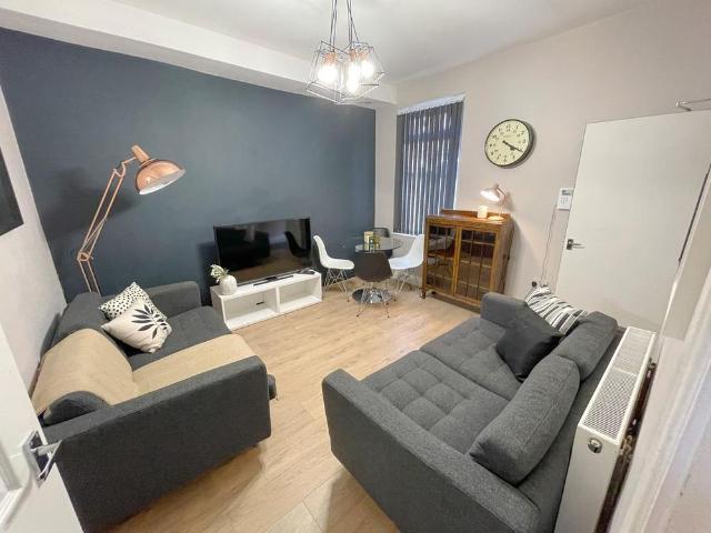 4 bedroom terraced house to rent