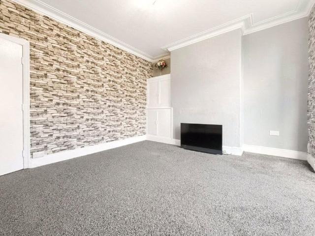4 bedroom terraced house to rent