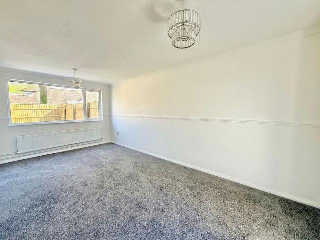 4 bedroom terraced house to rent