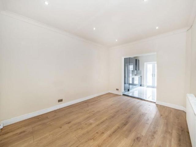 4 bedroom terraced house to rent
