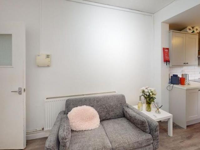 4 bedroom terraced house to rent