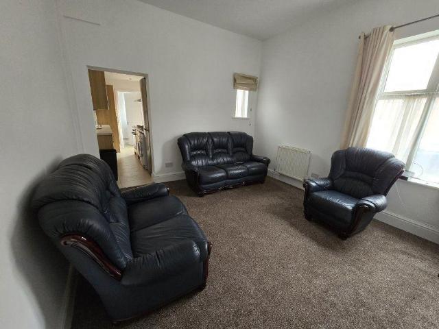 4 bedroom terraced house to rent