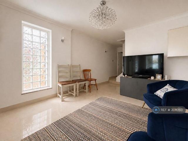 4 bedroom terraced house to rent
