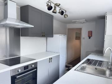 4 bedroom terraced house to rent