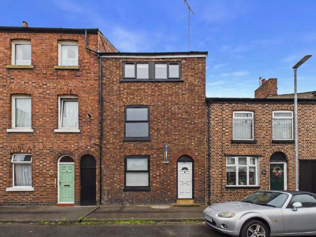 4 bedroom terraced house to rent