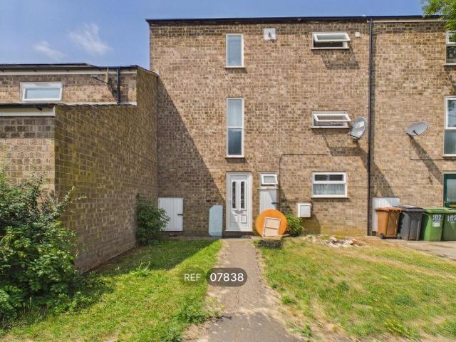 4 bedroom terraced house to rent