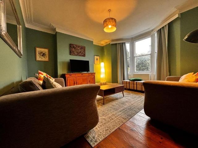 4 bedroom terraced house to rent