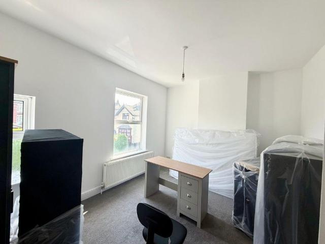 4 bedroom terraced house to rent