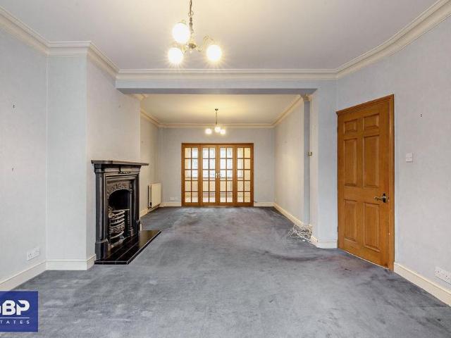 4 bedroom terraced house to rent