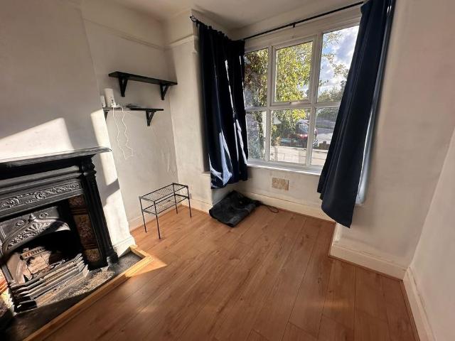 4 bedroom terraced house to rent