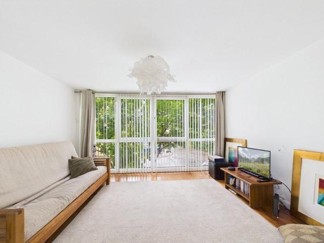 4 bedroom terraced house to rent