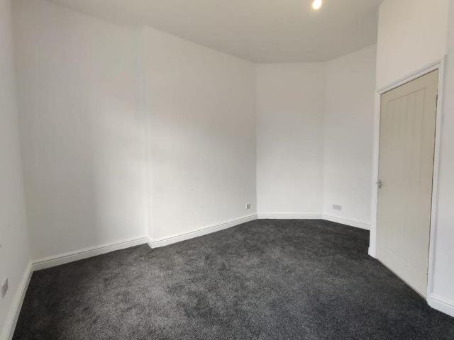 4 bedroom terraced house to rent