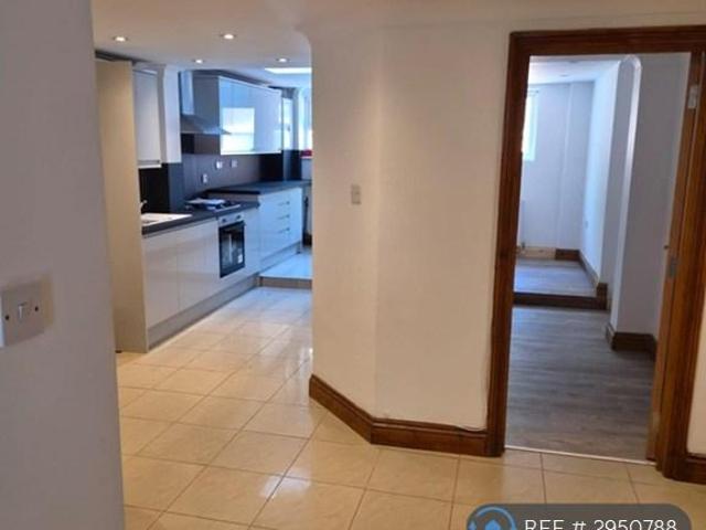4 bedroom terraced house to rent