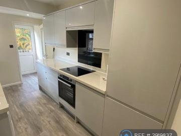 4 bedroom terraced house to rent