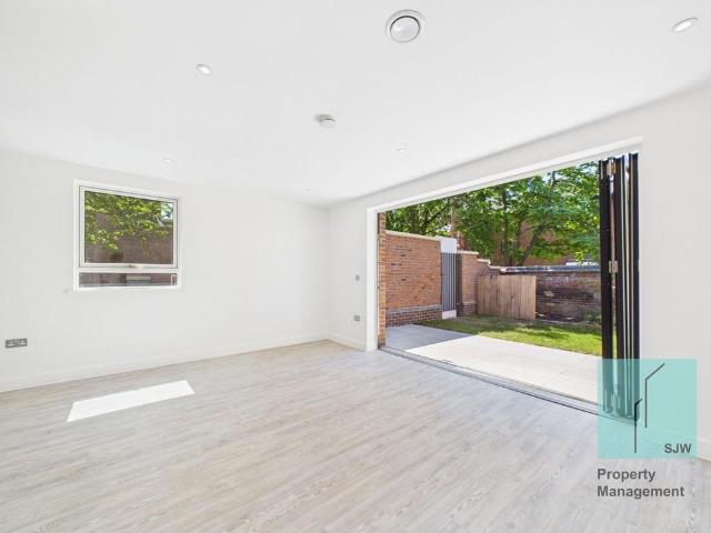 4 bedroom terraced house to rent