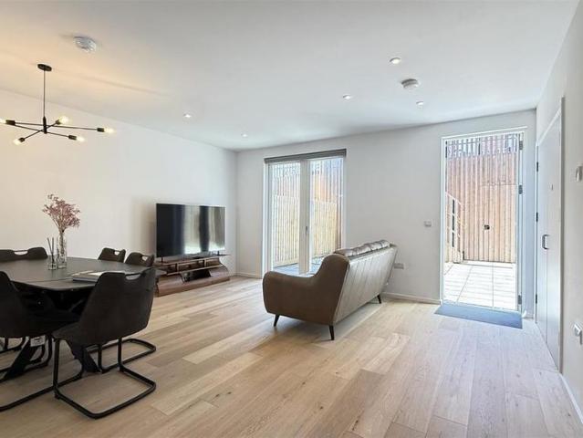 4 bedroom terraced house to rent
