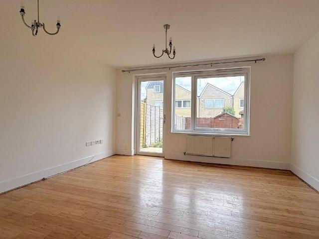 4 bedroom terraced house to rent