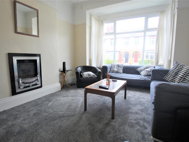 4 bedroom terraced house to rent
