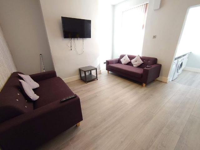 4 bedroom terraced house to rent