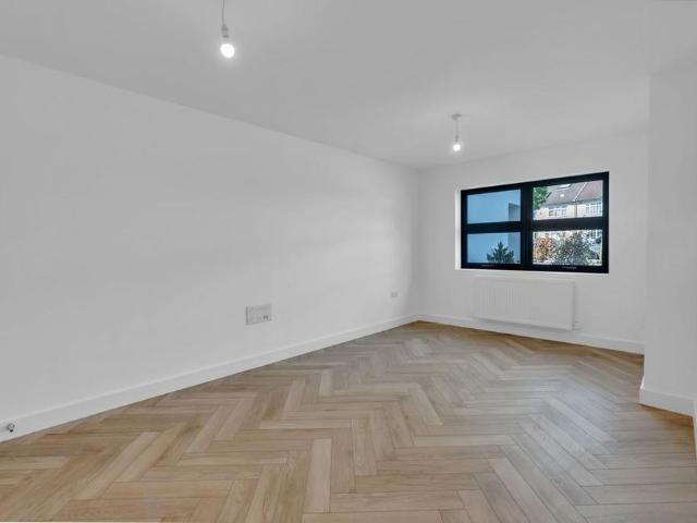4 bedroom terraced house to rent