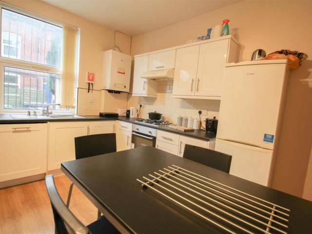4 bedroom terraced house to rent