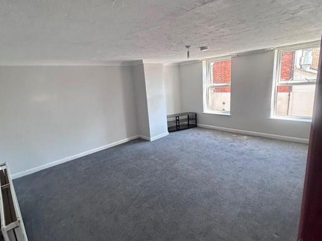 4 bedroom terraced house to rent