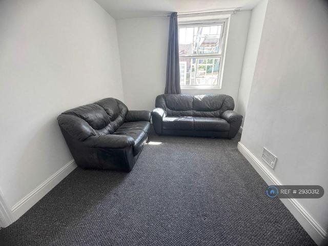 4 bedroom terraced house to rent