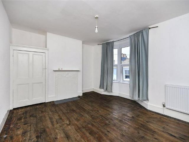 4 bedroom terraced house to rent