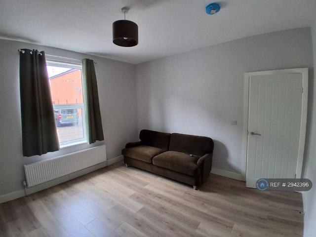 4 bedroom terraced house to rent