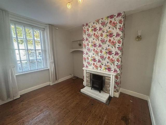 4 bedroom terraced house to rent