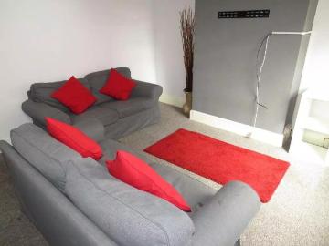 4 bedroom terraced house to rent