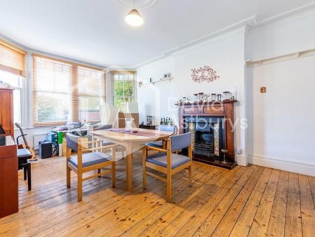 4 bedroom terraced house to rent