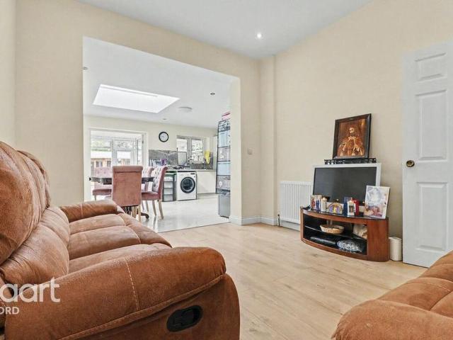 4 bedroom terraced house to rent